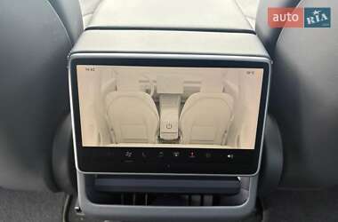 Седан Tesla Model 3 2024 в 