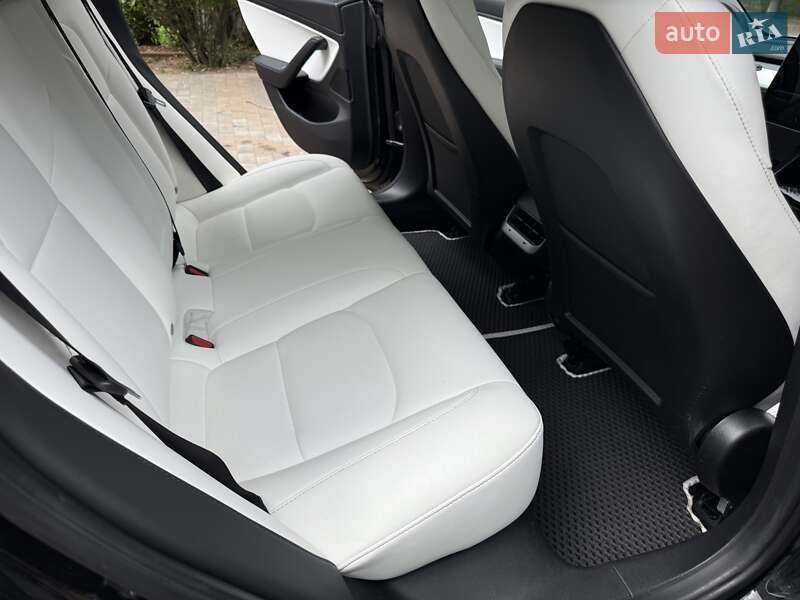 Седан Tesla Model 3 2020 в Києві
