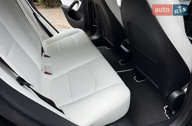 Седан Tesla Model 3 2020 в 
