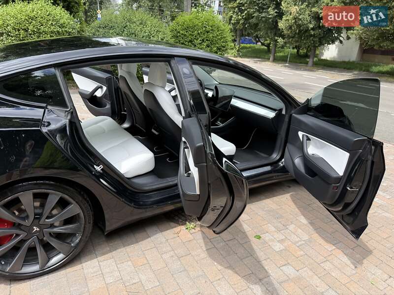 Седан Tesla Model 3 2020 в Києві