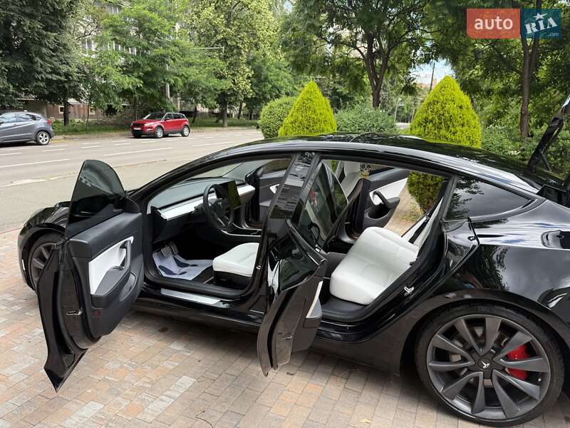 Седан Tesla Model 3 2020 в Києві