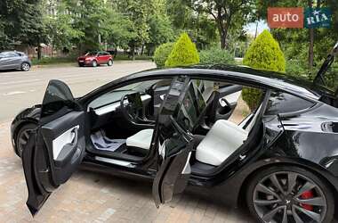 Седан Tesla Model 3 2020 в 