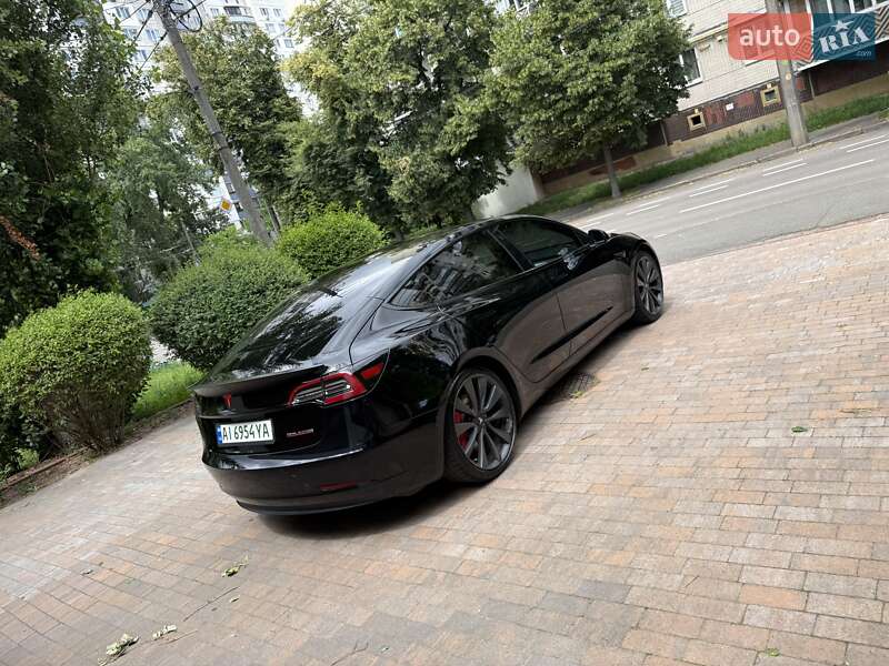 Седан Tesla Model 3 2020 в Києві