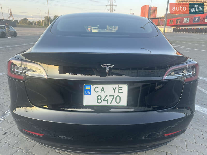 Седан Tesla Model 3 2022 в Києві
