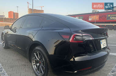 Седан Tesla Model 3 2022 в 