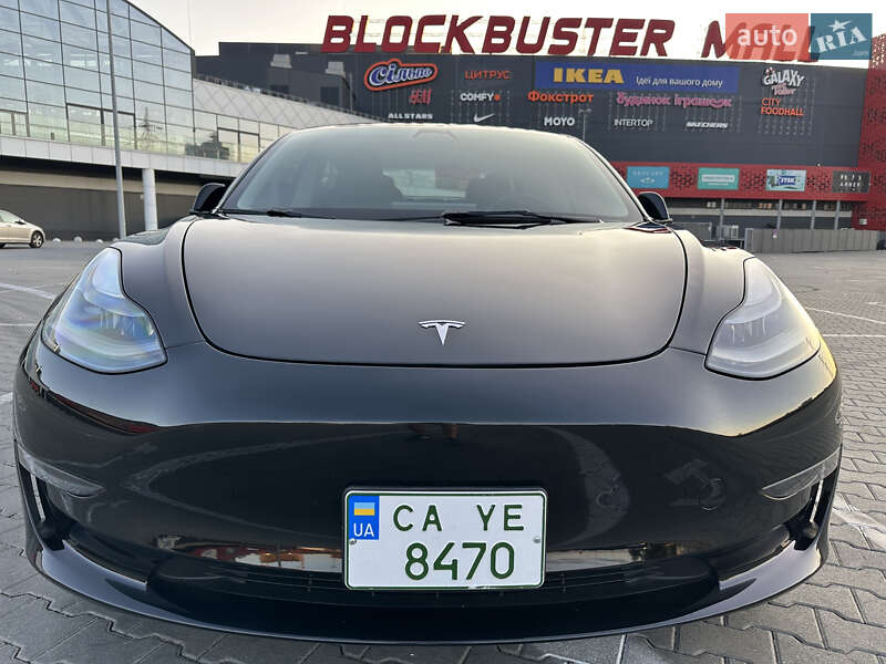 Седан Tesla Model 3 2022 в Києві