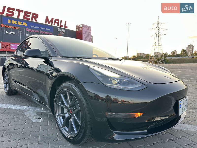 Седан Tesla Model 3 2022 в Києві