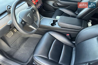 Седан Tesla Model 3 2022 в 
