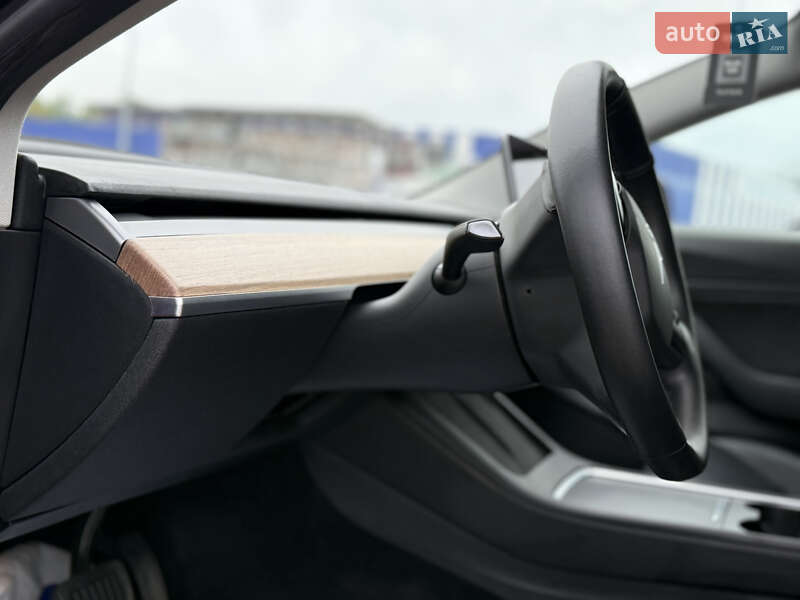 Седан Tesla Model 3 2020 в Коломые