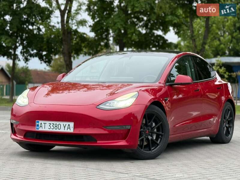 Седан Tesla Model 3 2020 в Коломые