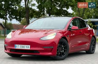 Седан Tesla Model 3 2020 в 