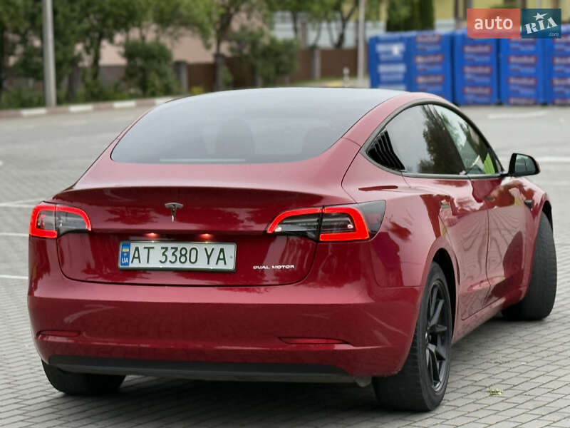 Седан Tesla Model 3 2020 в Коломые