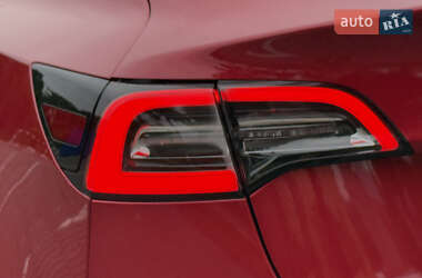 Седан Tesla Model 3 2020 в 