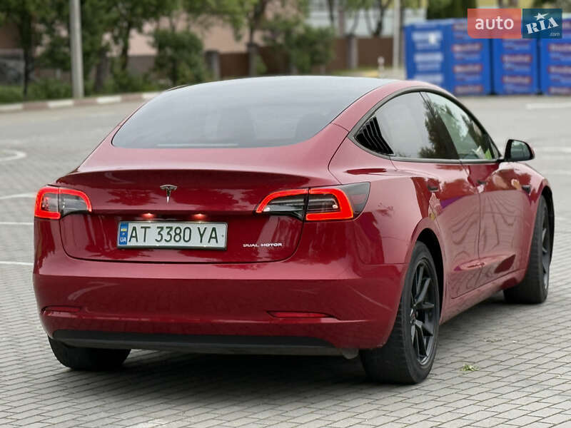 Седан Tesla Model 3 2020 в Коломые