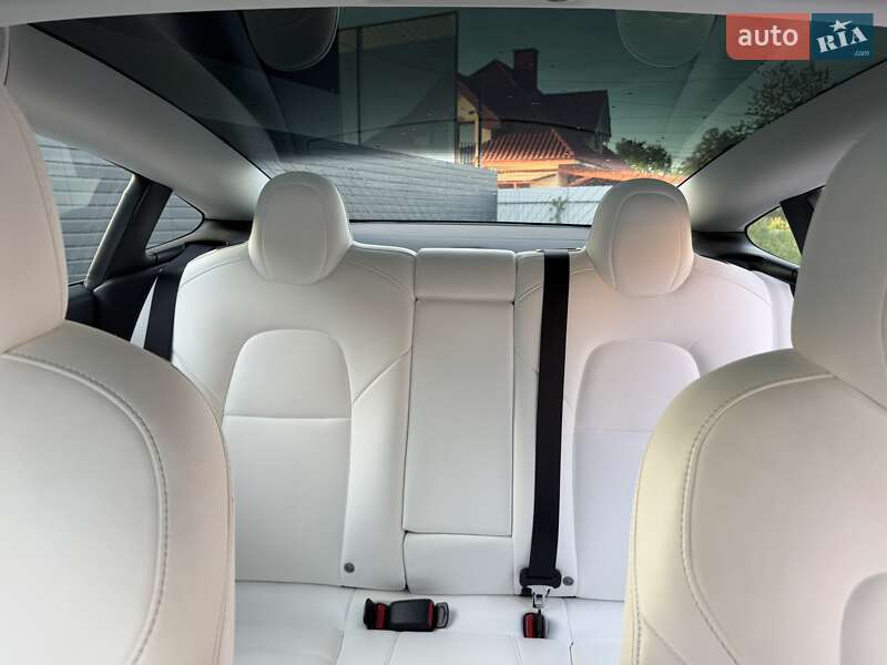 Седан Tesla Model 3 2019 в Ужгороде
