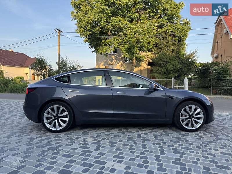 Седан Tesla Model 3 2019 в Ужгороде