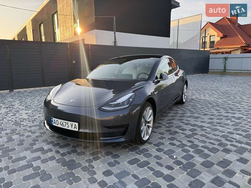 Седан Tesla Model 3 2019 в Ужгороде