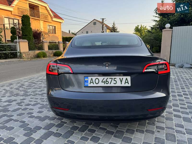 Седан Tesla Model 3 2019 в Ужгороде