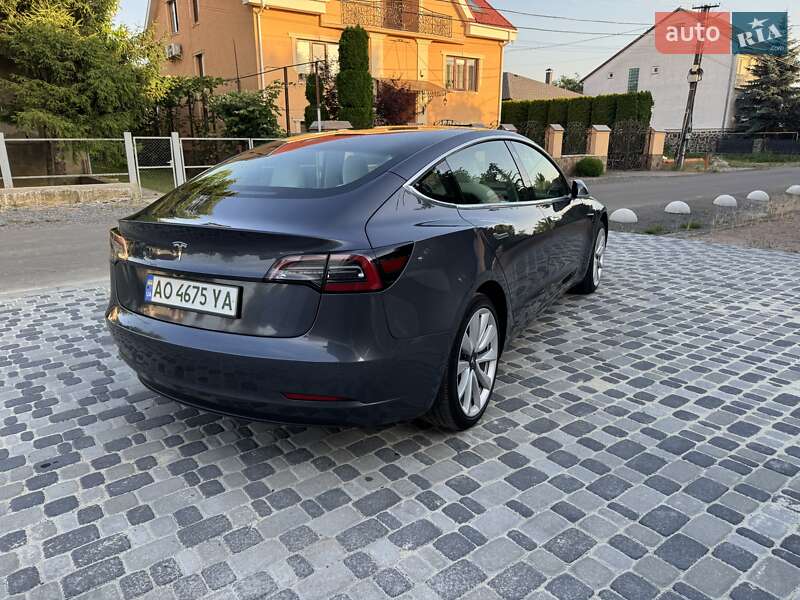 Седан Tesla Model 3 2019 в Ужгороде