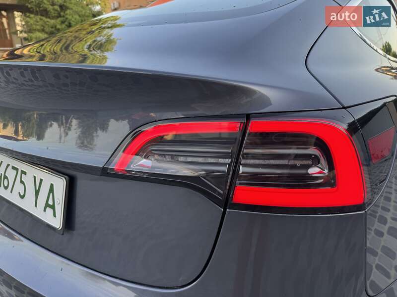 Седан Tesla Model 3 2019 в Ужгороде