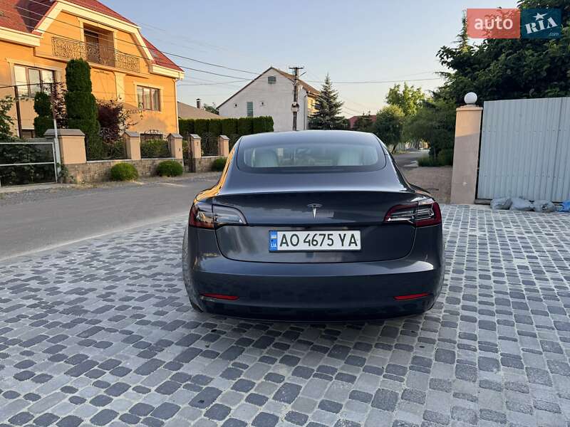 Седан Tesla Model 3 2019 в Ужгороде
