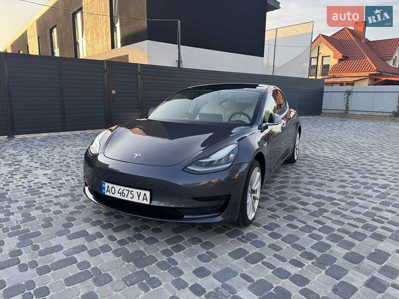 Седан Tesla Model 3 2019 в 