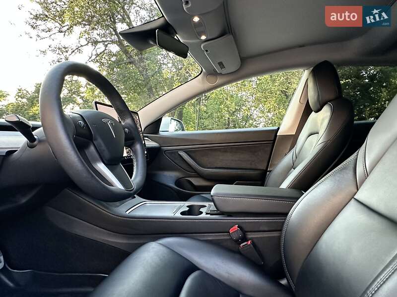 Седан Tesla Model 3 2021 в Одессе
