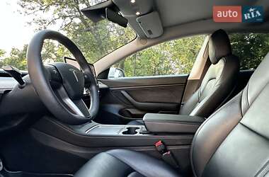 Седан Tesla Model 3 2021 в 