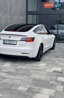 Седан Tesla Model 3 2022 в 