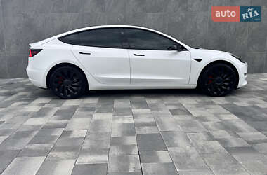 Седан Tesla Model 3 2022 в 