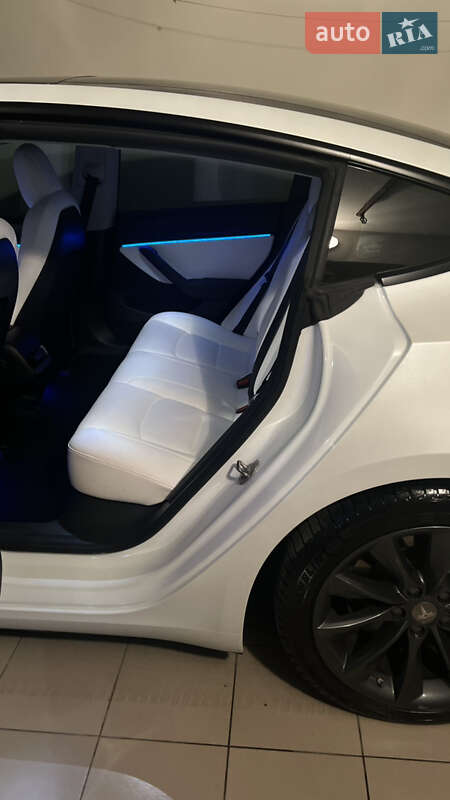 Седан Tesla Model 3 2021 в Киеве