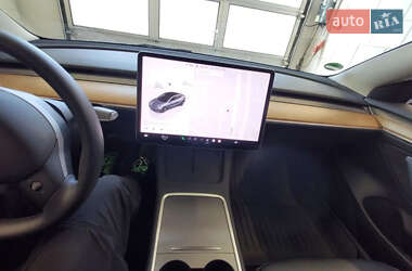 Седан Tesla Model 3 2022 в 