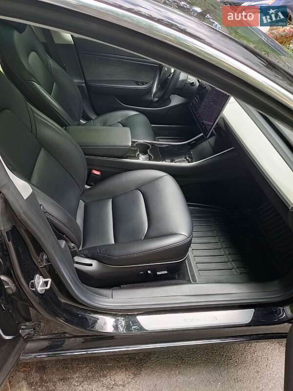 Седан Tesla Model 3 2018 в Києві