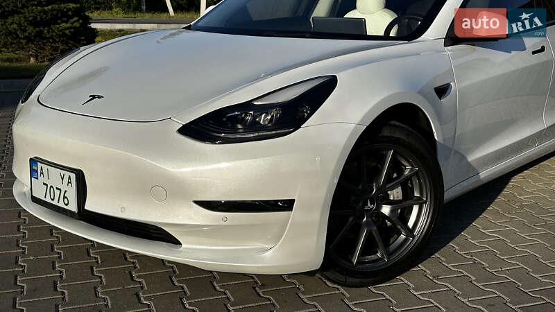 Седан Tesla Model 3 2021 в Кагарлыке