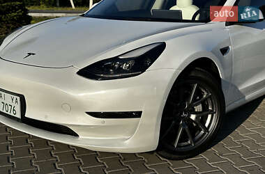 Седан Tesla Model 3 2021 в 