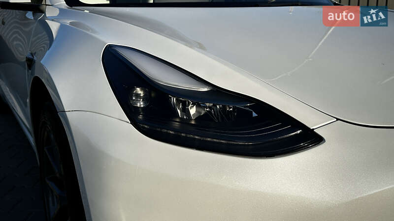 Седан Tesla Model 3 2021 в Кагарлыке