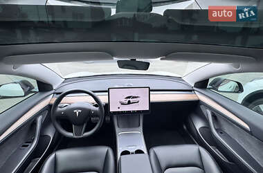 Седан Tesla Model 3 2022 в 