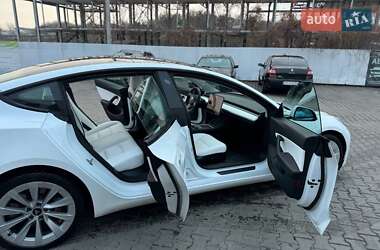 Седан Tesla Model 3 2020 в 
