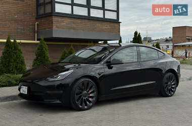 Седан Tesla Model 3 2021 в 