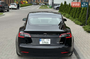 Седан Tesla Model 3 2021 в 