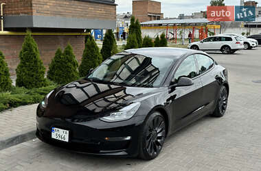 Седан Tesla Model 3 2021 в 