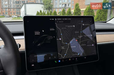 Седан Tesla Model 3 2021 в 