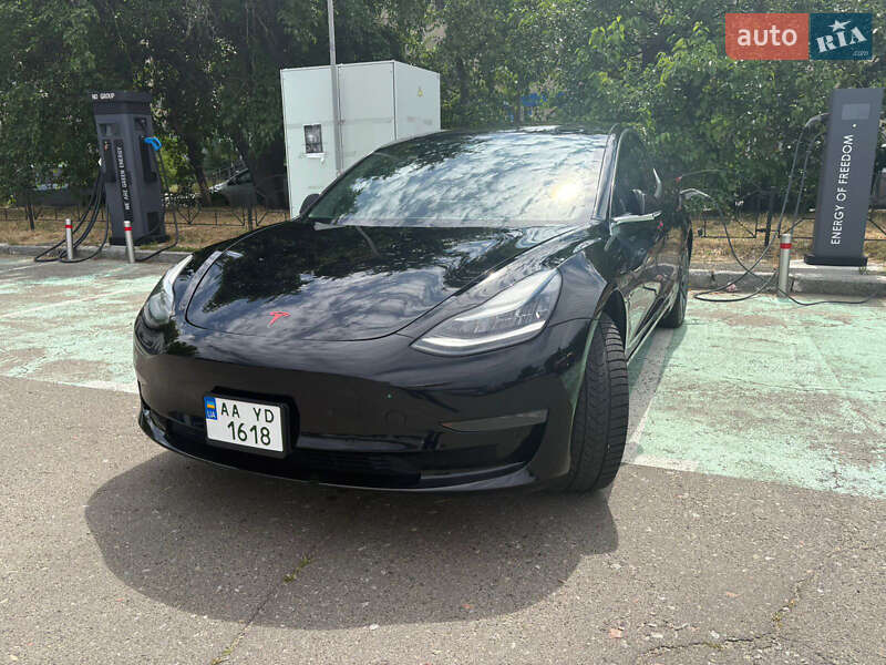 Седан Tesla Model 3 2019 в 