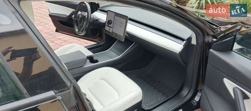 Седан Tesla Model 3 2019 в Луцке