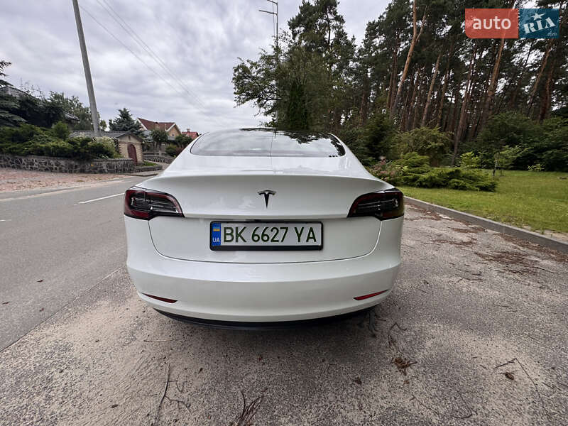 Седан Tesla Model 3 2023 в Киеве