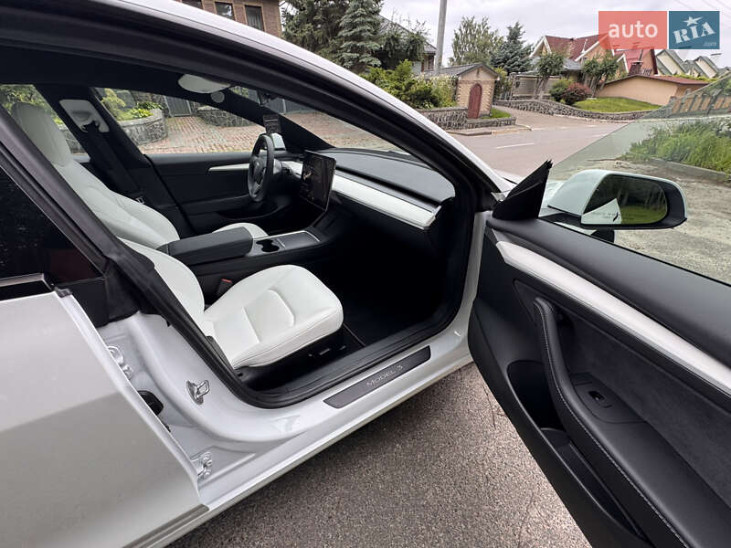 Седан Tesla Model 3 2023 в Киеве