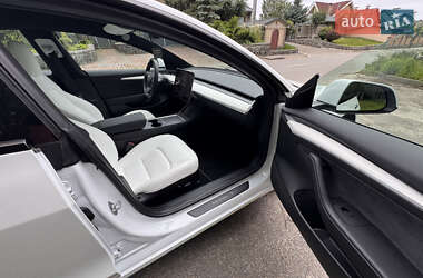 Седан Tesla Model 3 2023 в 