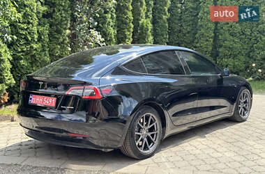 Седан Tesla Model 3 2021 в 