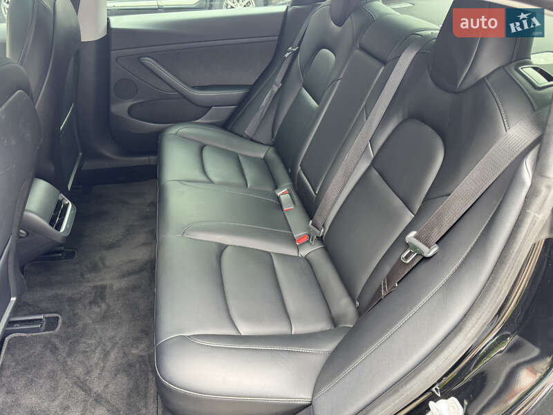 Седан Tesla Model 3 2021 в Луцке