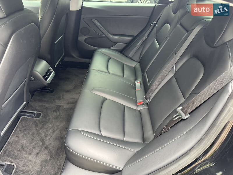 Седан Tesla Model 3 2021 в Луцке